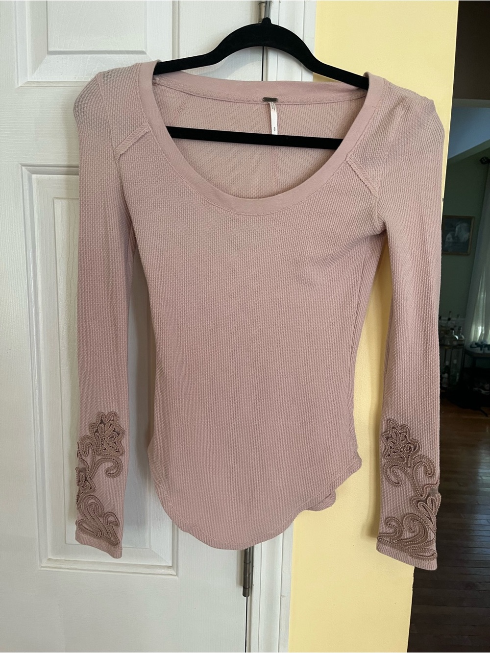Rare Free People masquerade cuff. Long-Sleeve Scoop Neck Thermal in Dusty Pink